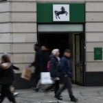 Lloyds to Shut 136 Branches in UK Amid Digital Banking Shift